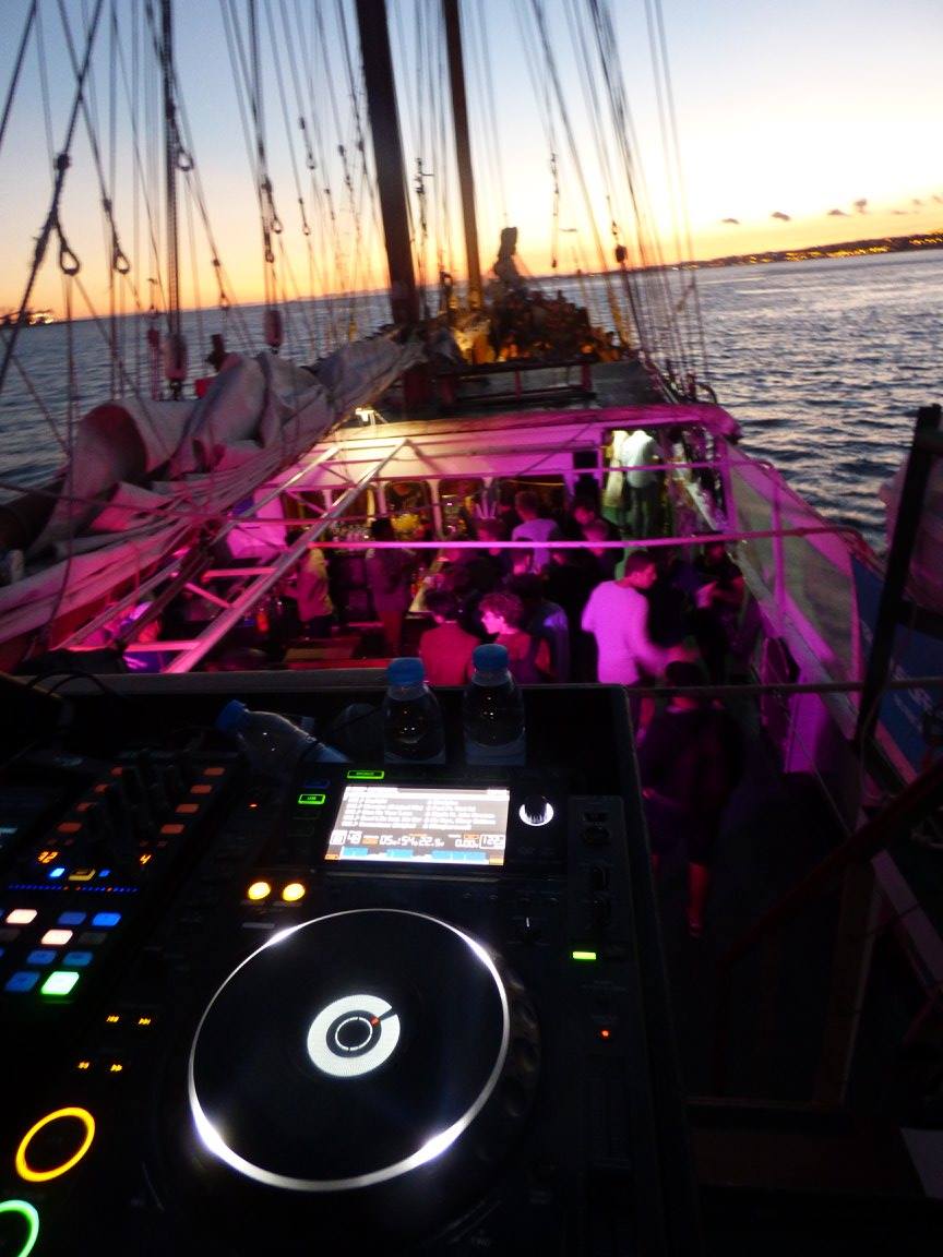 Festa no barco (somente às quintas-feiras)